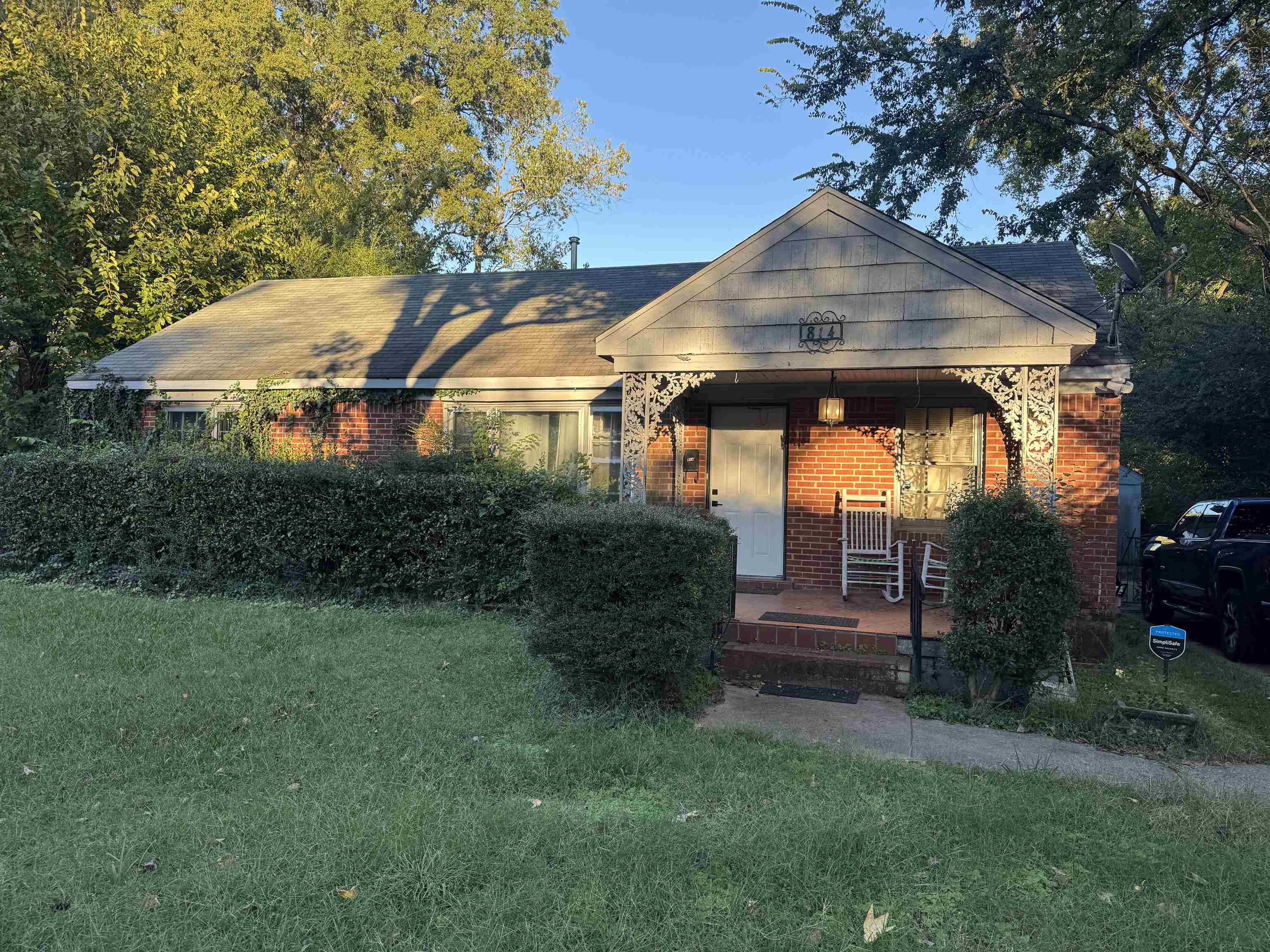 814 Colonial Road Memphis, TN 38117 - Photo 2 of 15 Gallery Image 2