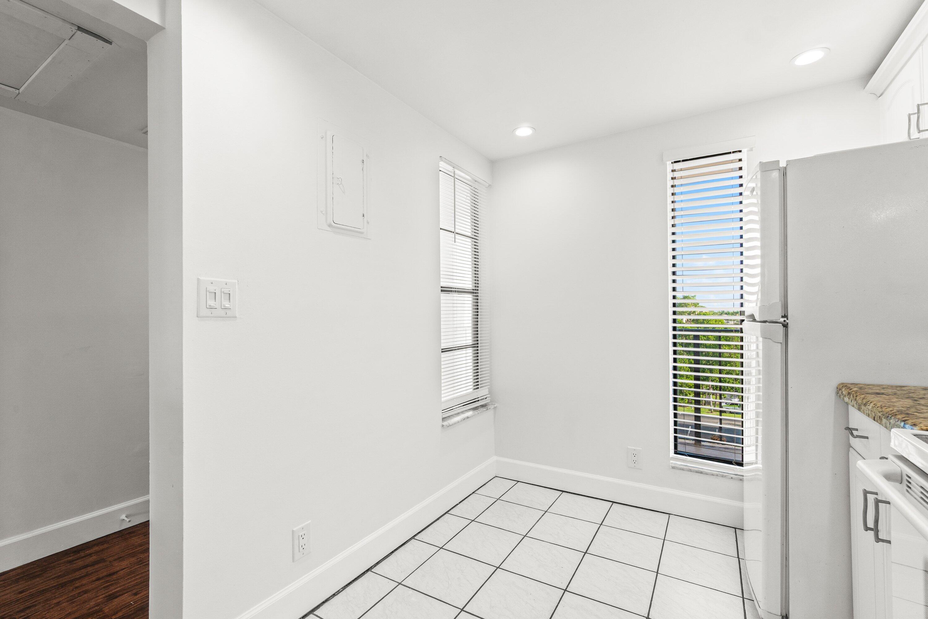 15 Royal Palm Way, Unit 604 Boca Raton, FL 33432 - Photo 8 of 41 a view of an empty room with a window