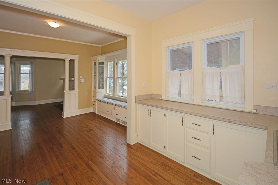 1507 Crest Road Cleveland, OH 44121 - Photo 14 of 34