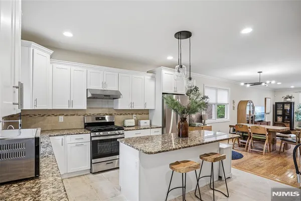 $4,450 | 174 Fort Lee Road, Unit B, Leonia, NJ 07605