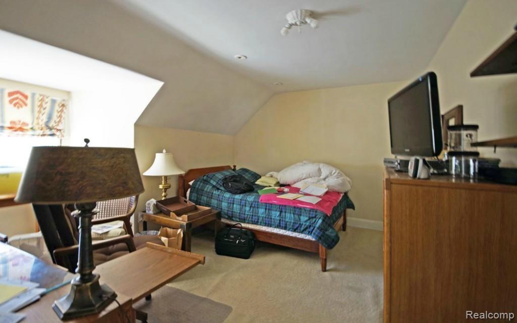 282 Rivard Boulevard Grosse Pointe, MI 48230 - Photo 17 of 22 15-photo-web-1680x1050-154199.jpg