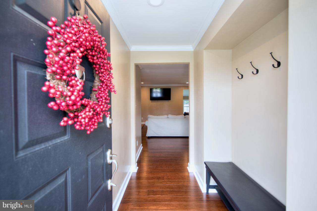 Large foyer entry