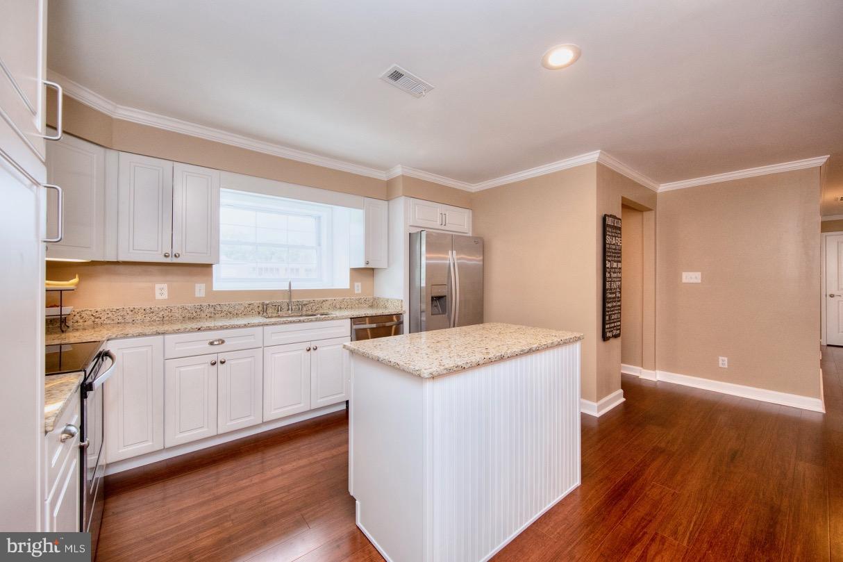 2209 School Road Darlington, MD 21034 - Photo 9 of 30 Kitchen w/ granite counters and island