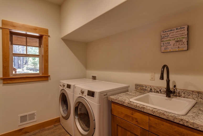 11464 Sun Valley Road Truckee, CA 96161 - Photo 12 of 14 Gallery Image 12