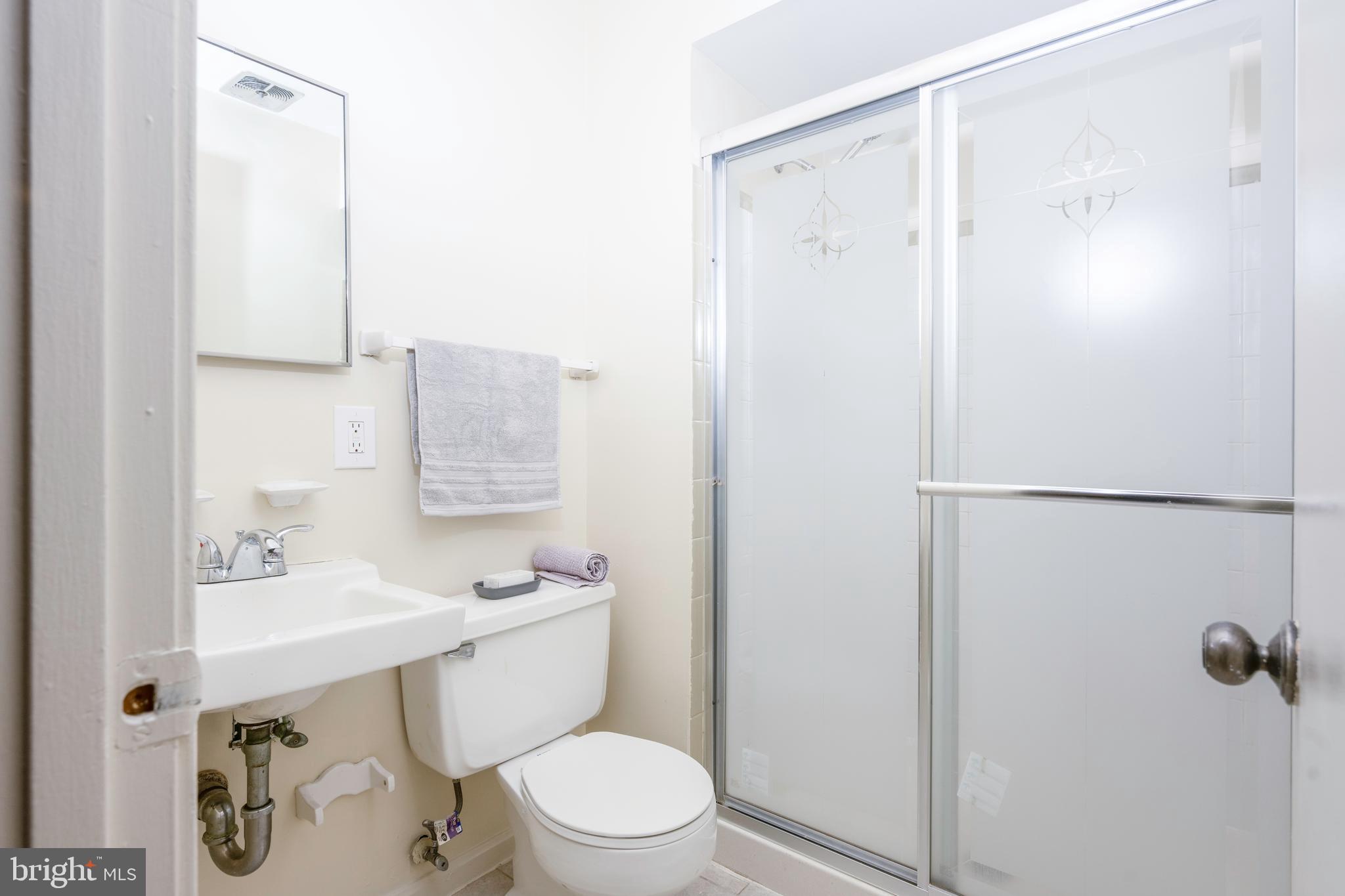 7980 Inverness Ridge Road Potomac, MD 20854 - Photo 18 of 36 Lower level full bath
