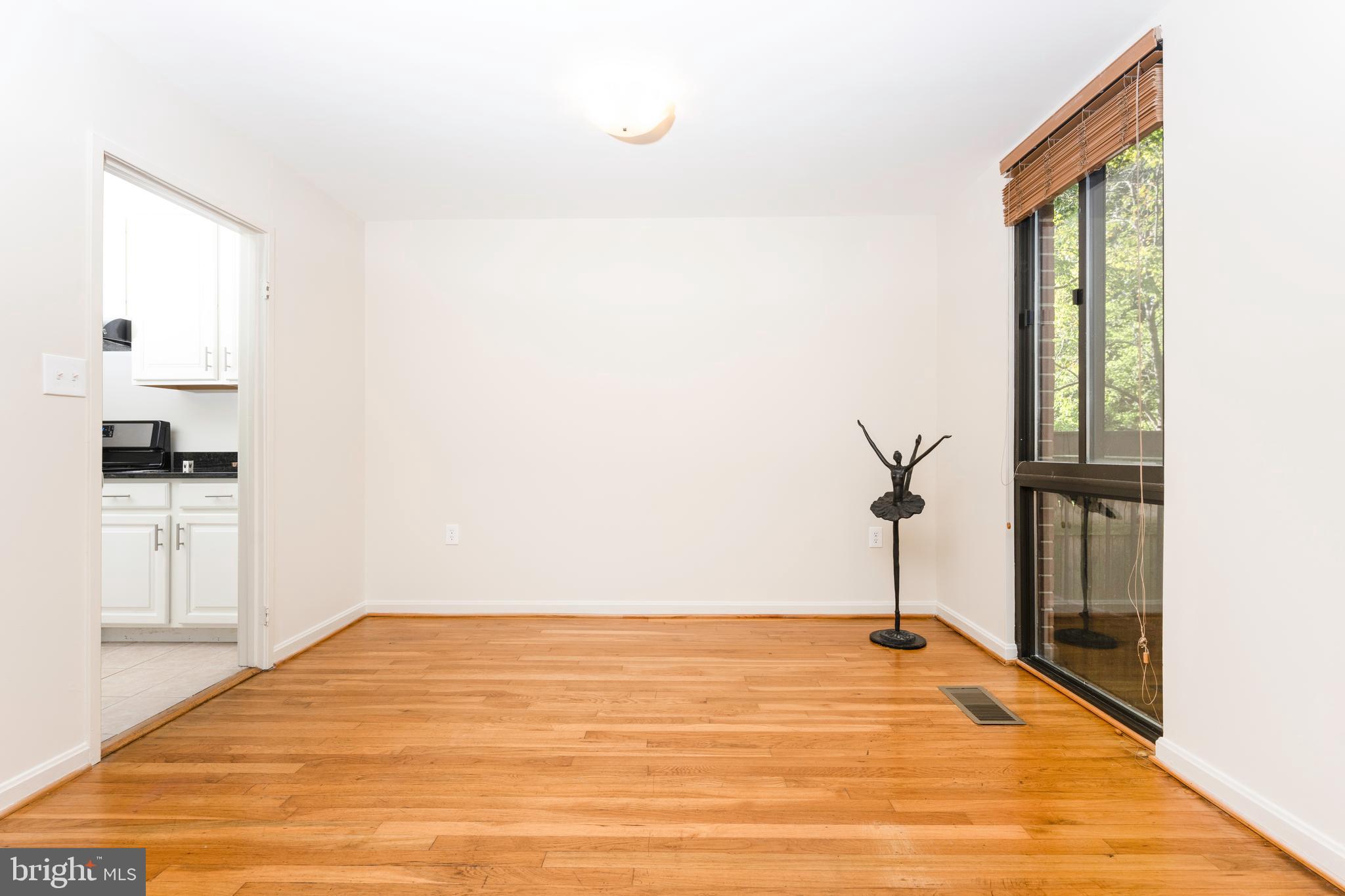 7980 Inverness Ridge Road Potomac, MD 20854 - Photo 4 of 36 Dining Room, hardwood floor, largw window