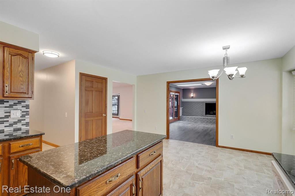 887 Woodridge Court Rochester, MI 48307 - Photo 29 of 39
