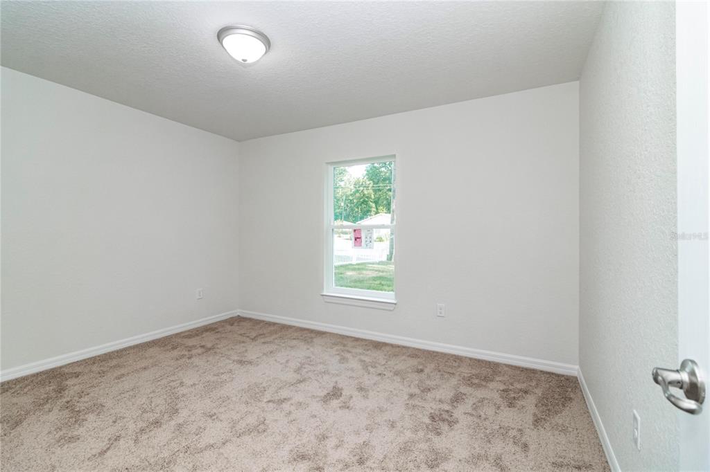61 Larch Run Ocala, FL 34480 - Photo 21 of 26 an empty room with windows