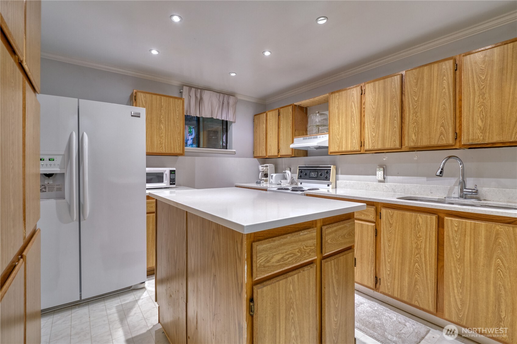 1881 Cliff Road Point Roberts, WA 98281 - Photo 28 of 36 Gallery Image 28