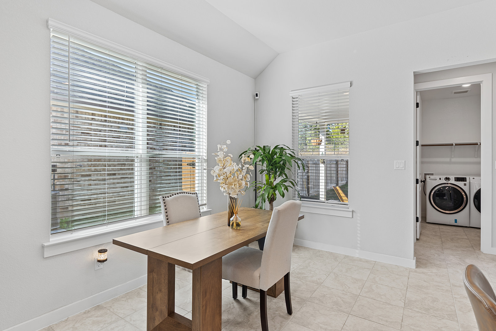 972 Leaning Oak Lane Georgetown, TX 78628 - Photo 11 of 33 a view of a dining room with furniture and a potted plant