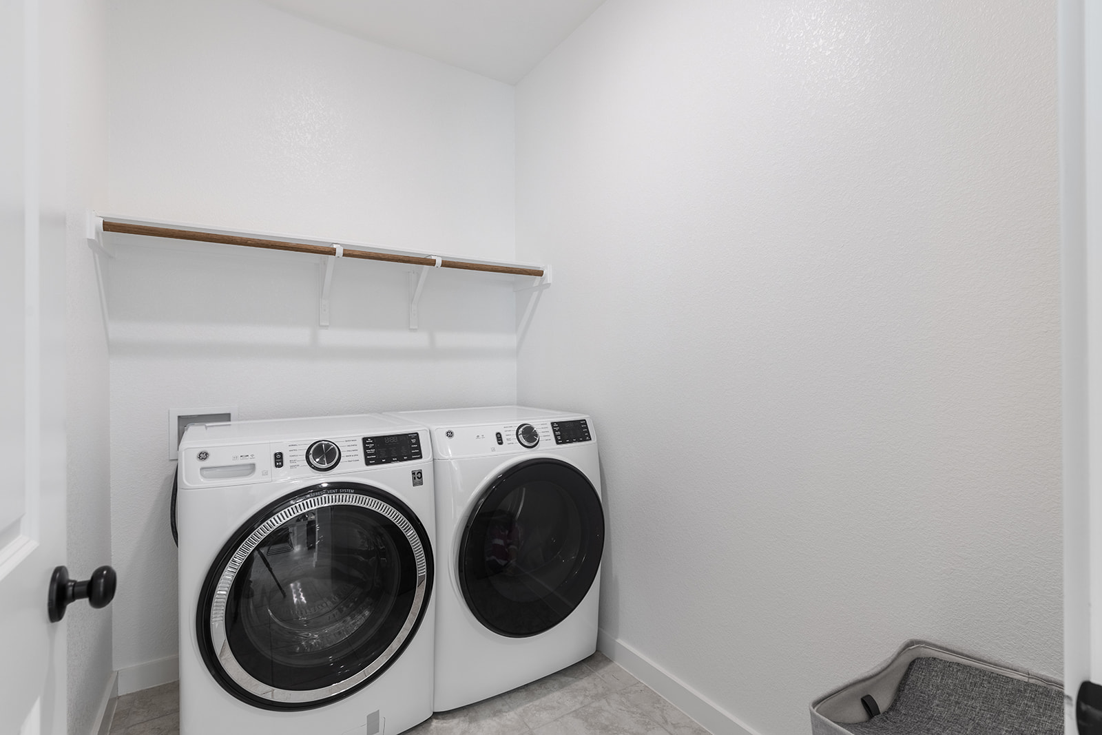972 Leaning Oak Lane Georgetown, TX 78628 - Photo 23 of 33 a utility room with dryer and washer