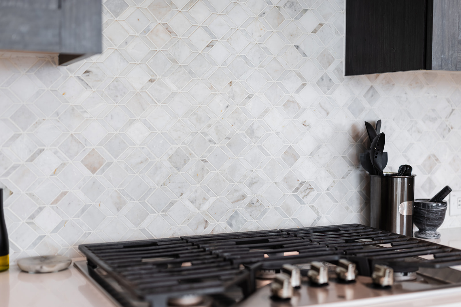 972 Leaning Oak Lane Georgetown, TX 78628 - Photo 9 of 33 a close up of a stove top oven sitting on a granite counter