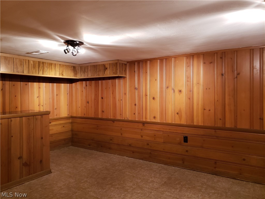 4082 Wilmington Road Cleveland, OH 44121 - Photo 33 of 35 Lower Level Family room w/Bar