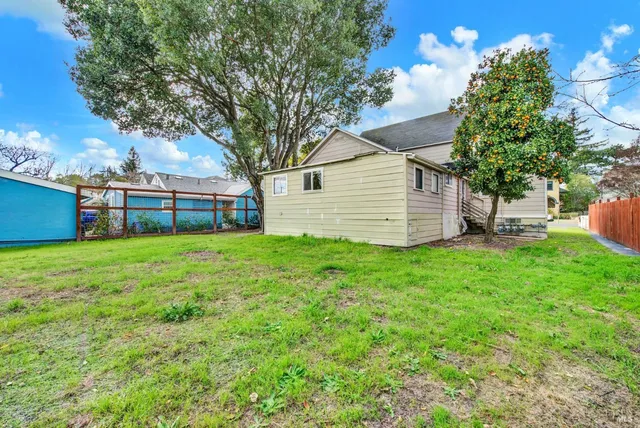 a view of a house with a yard