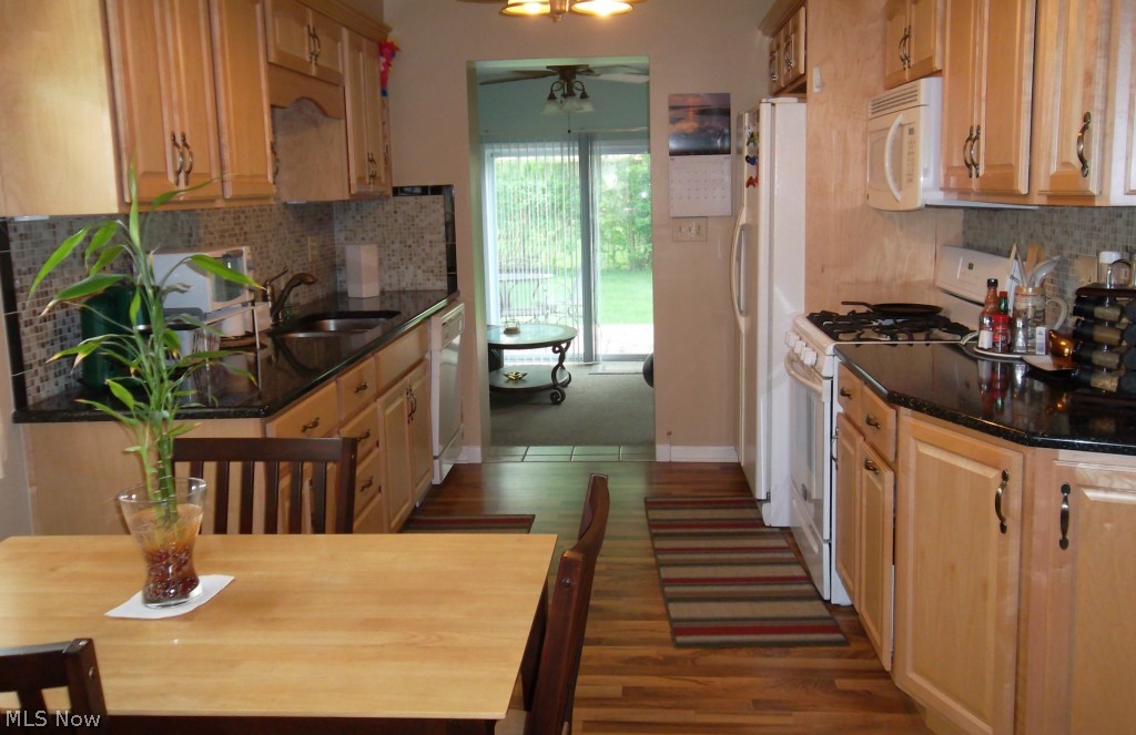 3942 Dover Road Youngstown, OH 44511 - Photo 3 of 14 Updated eat in kitchen with quart counter tops, and maple cabinets.