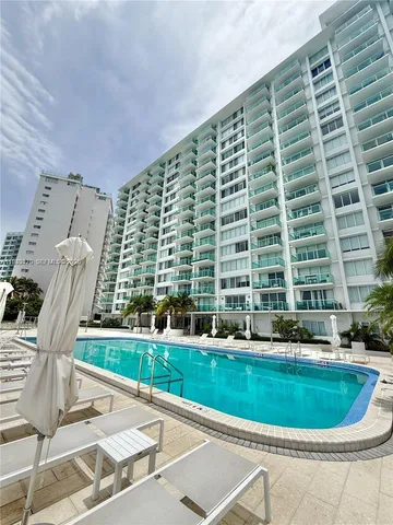 $339,000 | 1000 West Avenue, Unit 520, Miami Beach, FL 33139