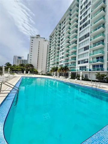 $339,000 | 1000 West Avenue, Unit 520, Miami Beach, FL 33139