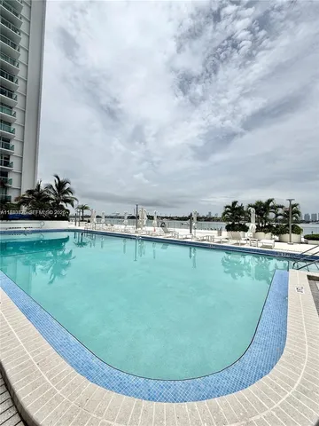 $339,000 | 1000 West Avenue, Unit 520, Miami Beach, FL 33139