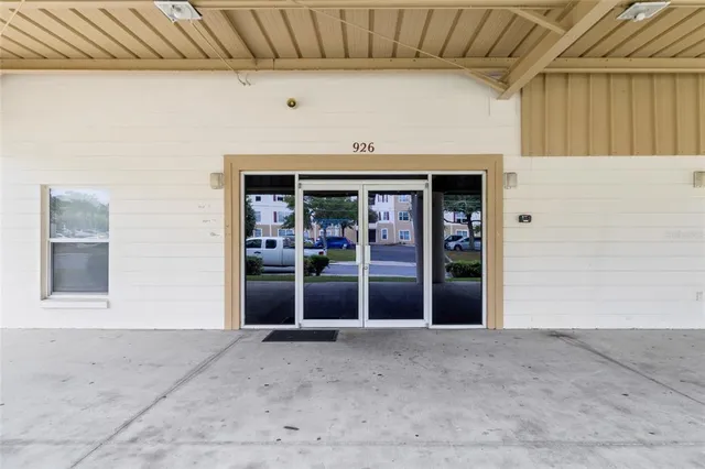 a view of a entrance of the house