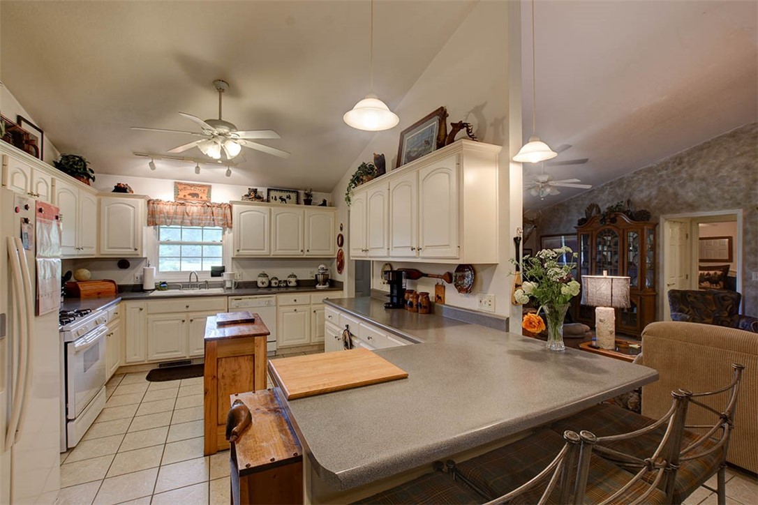 6376 Kitchens Road Decatur, IL 62521 - Photo 9 of 33