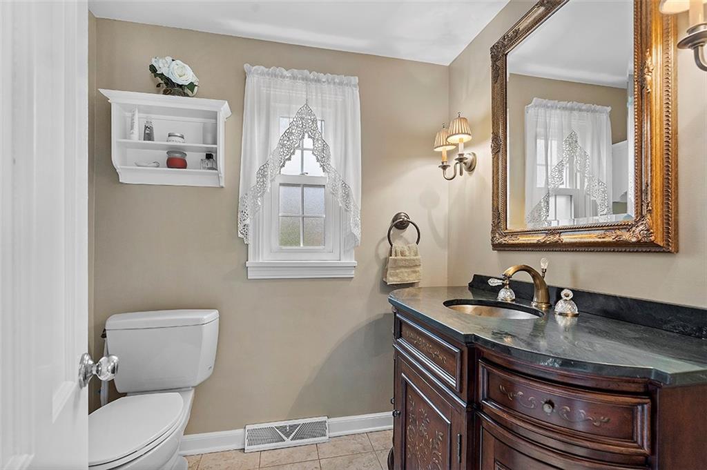 207 Siebert Road Pittsburgh, PA 15237 - Photo 14 of 25