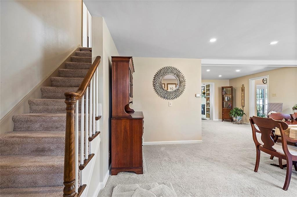 207 Siebert Road Pittsburgh, PA 15237 - Photo 4 of 25