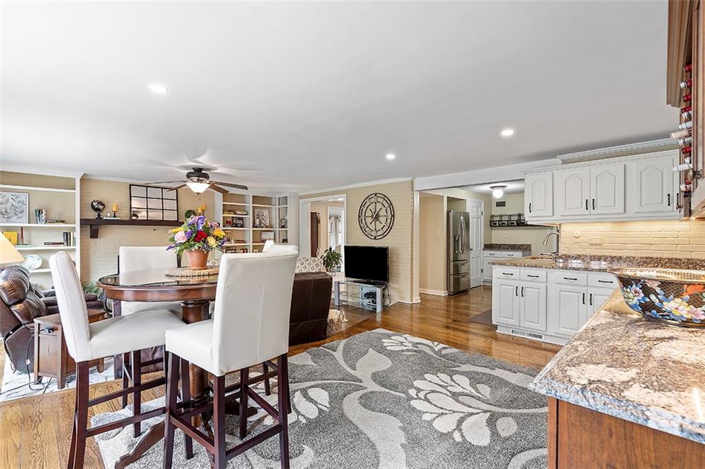 207 Siebert Road Pittsburgh, PA 15237 - Photo 10 of 25