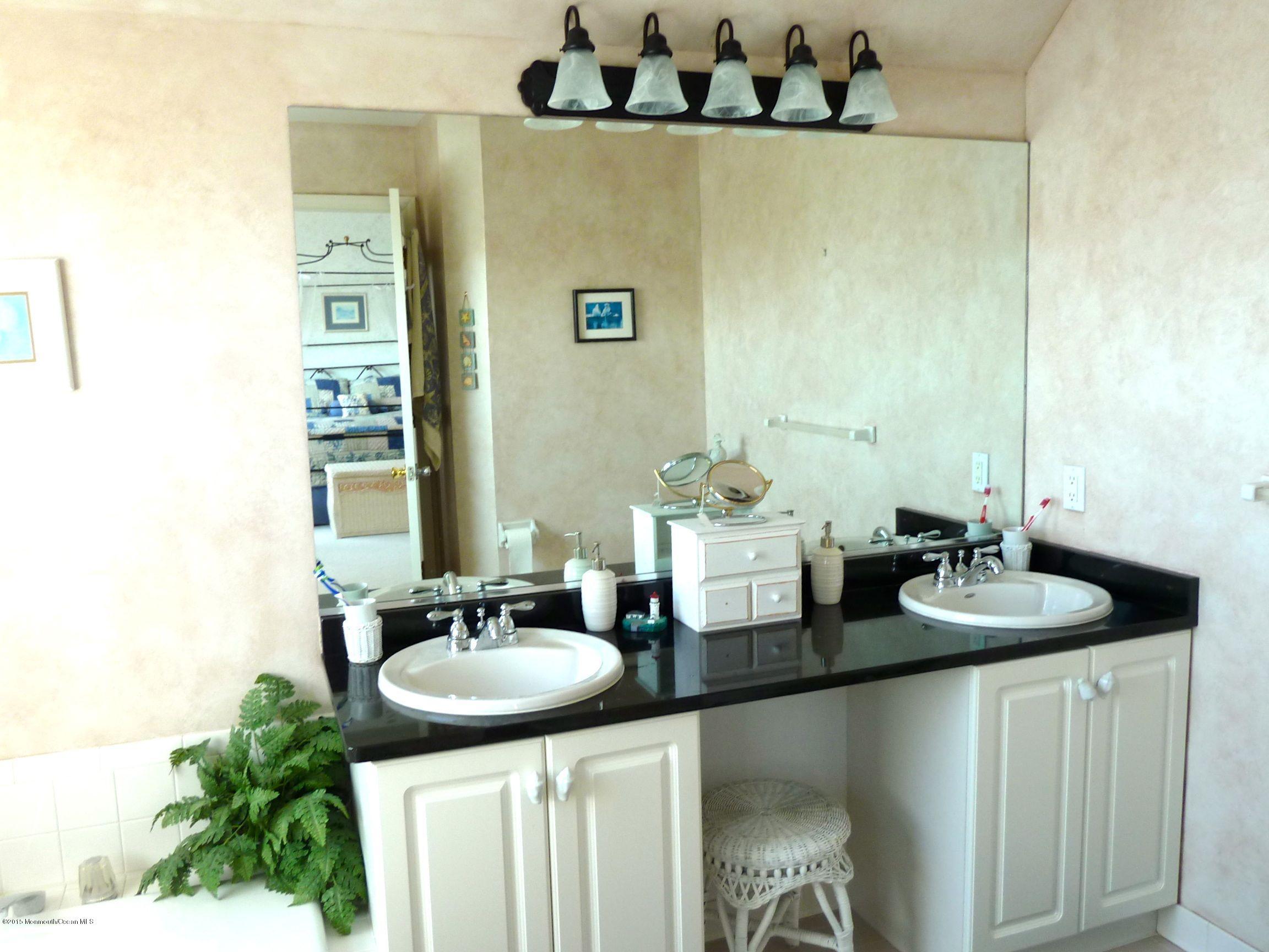43 Mandalay Road Brick, NJ 08723 - Photo 15 of 37 Master Bath