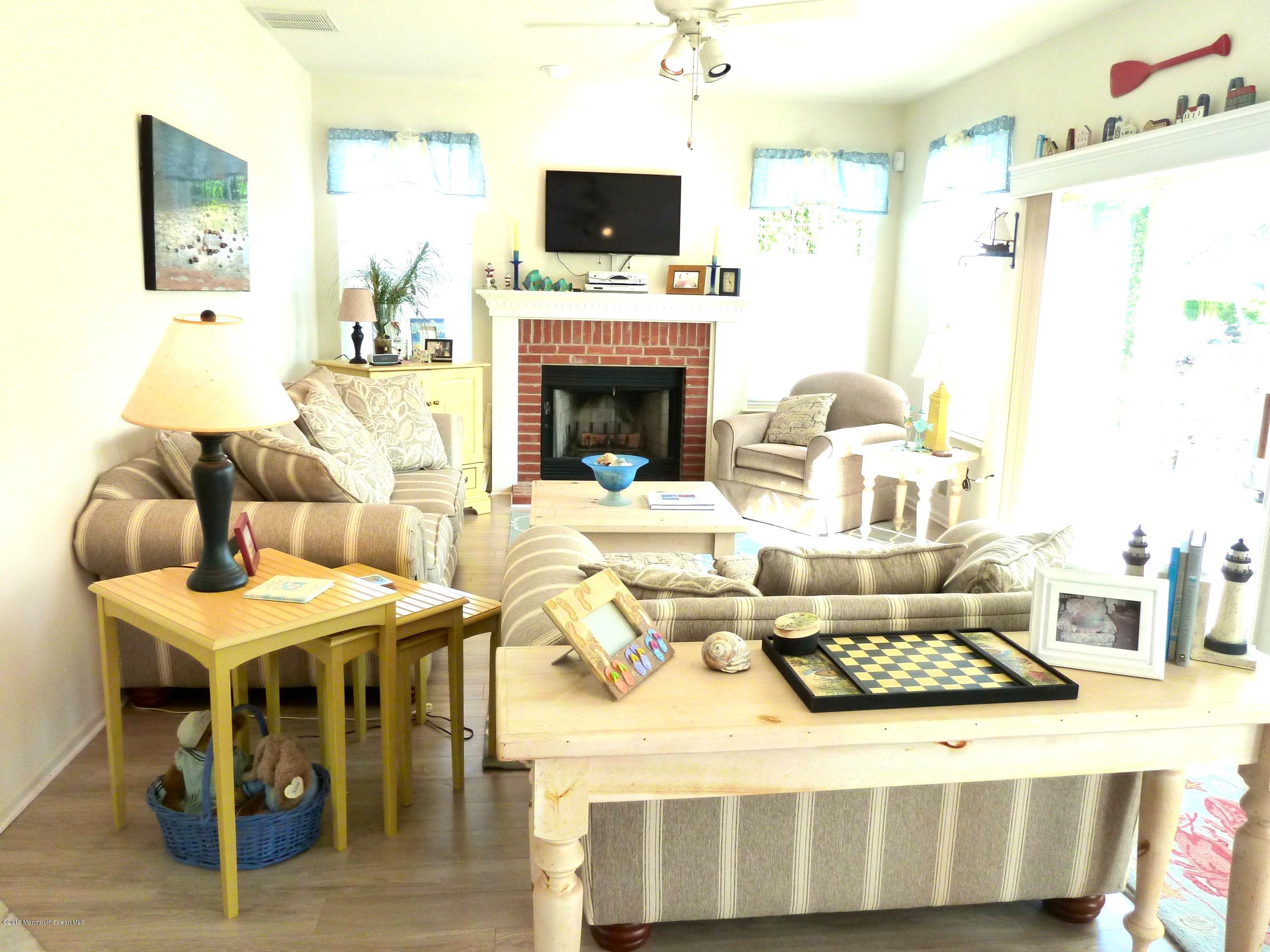 43 Mandalay Road Brick, NJ 08723 - Photo 8 of 37 living room