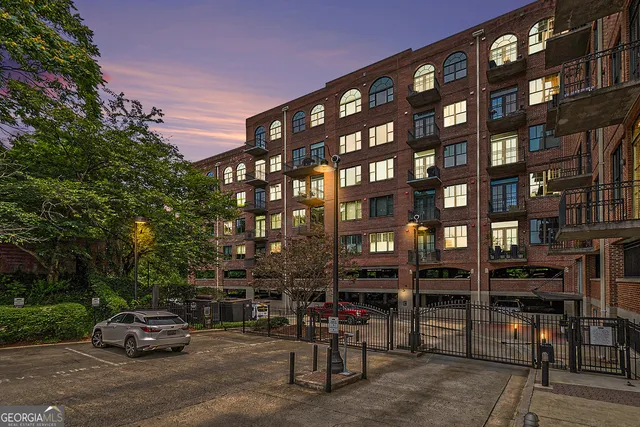 $299,000 | 3235 Roswell Road Northeast, Unit 818, Atlanta, GA 30305