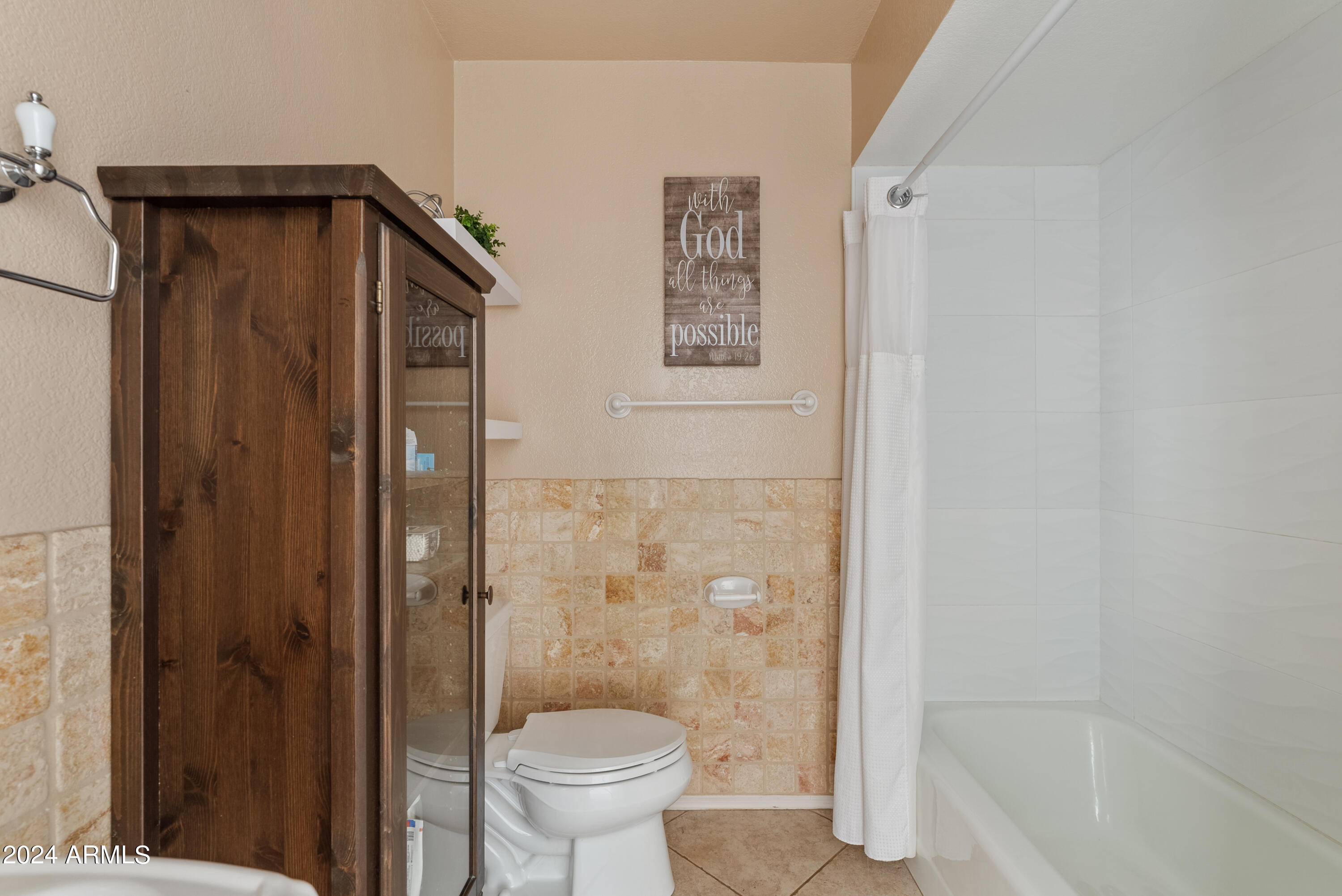 964 East Gunstock Road Chandler, AZ 85286 - Photo 10 of 13 Hall Bathroom!