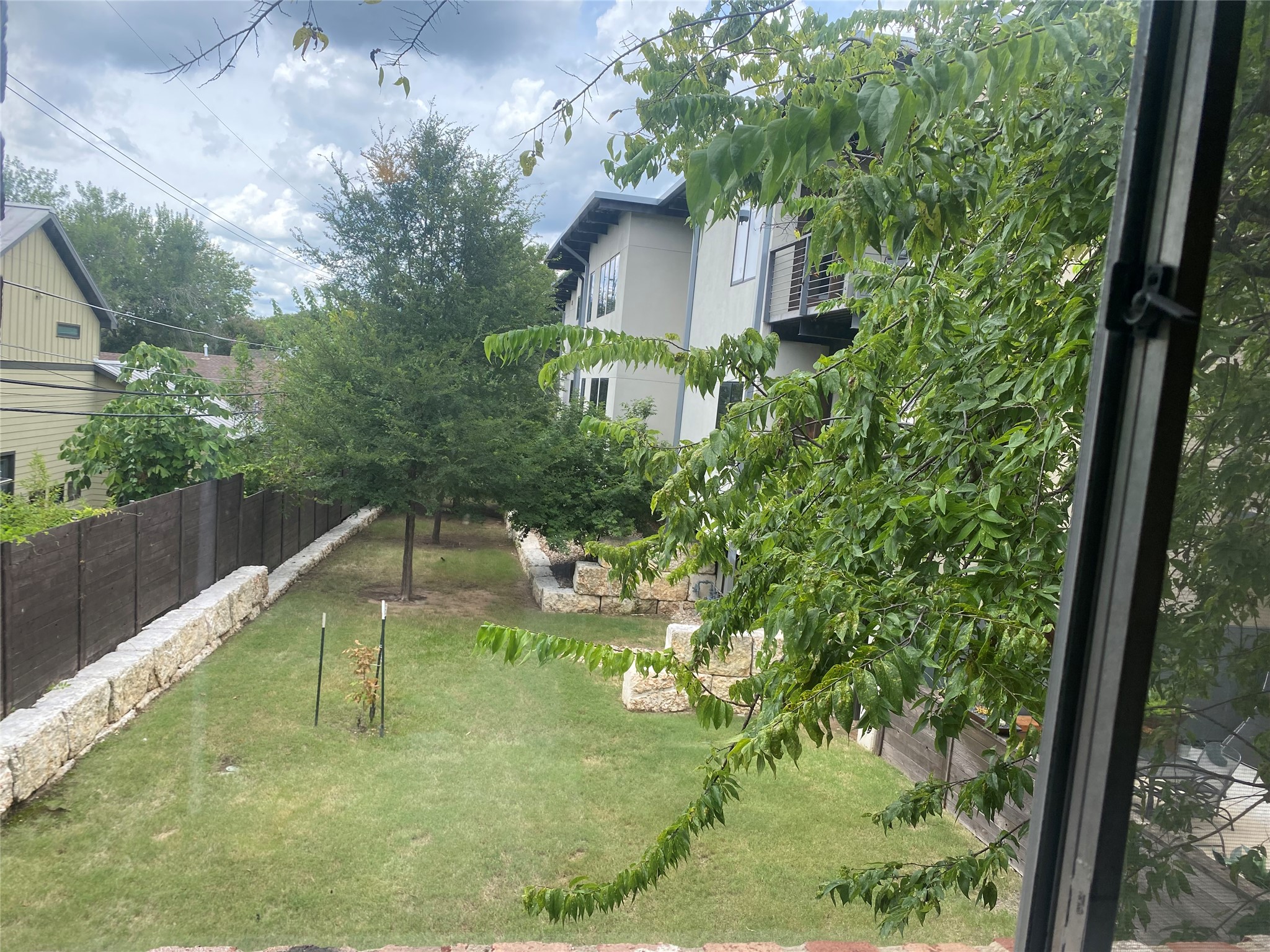 1601 Enfield Road, Unit 5 Austin, TX 78703 - Photo 18 of 20 a backyard of a house with lots of green space