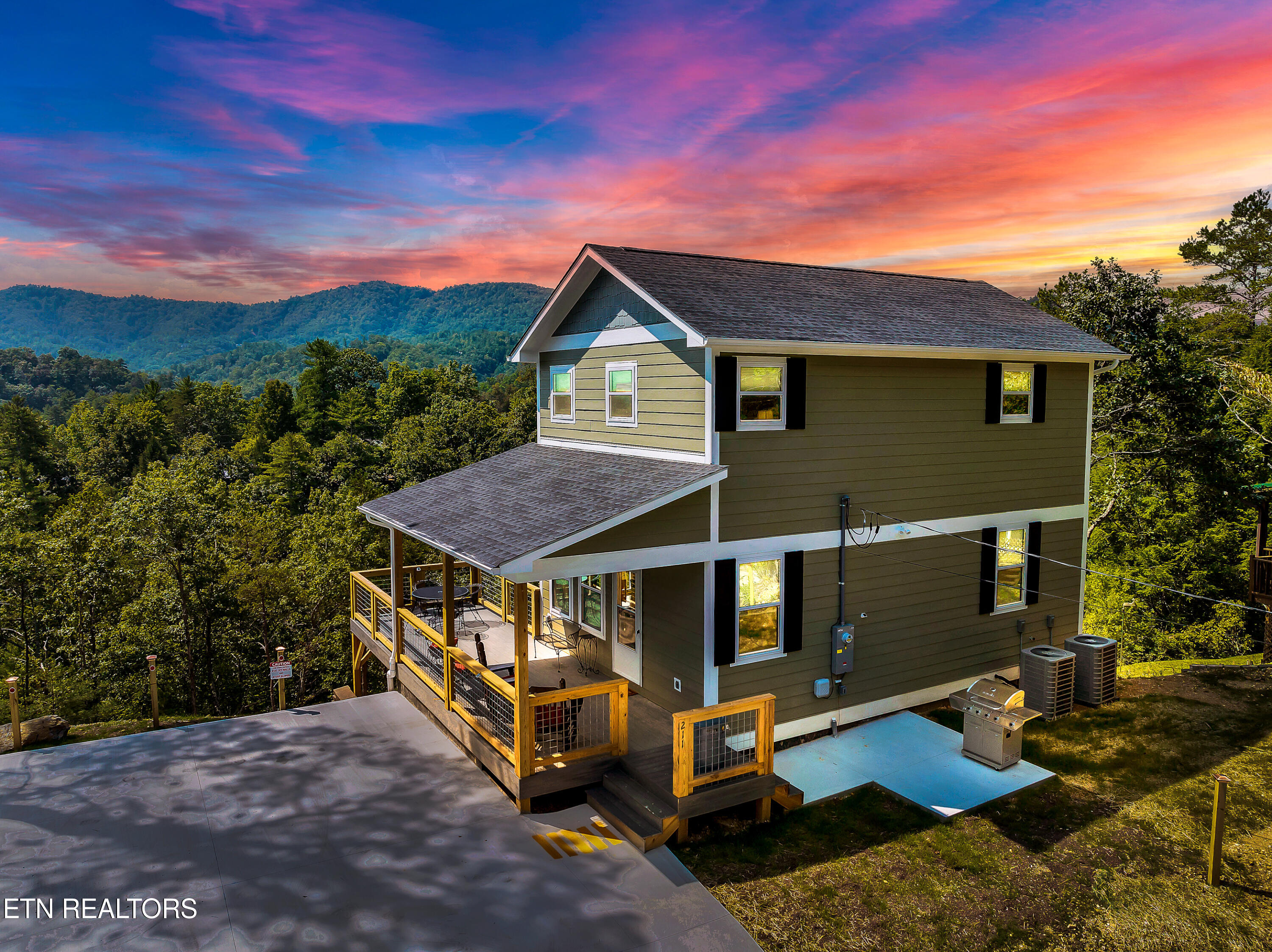 211 Cutter Gap Road Townsend, TN 37882 - Photo 1 of 33 DSC_3497-3