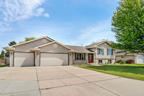 $325,000 | 3303 Tennyson Drive, Janesville, WI 53548