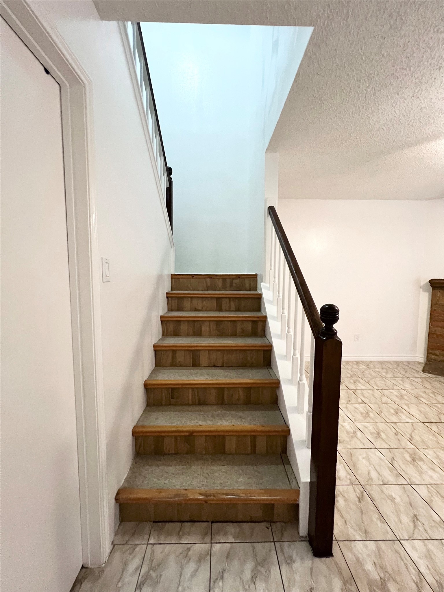 12710 Leader Street, Unit B Houston, TX 77072 - Photo 5 of 9 a view of entryway
