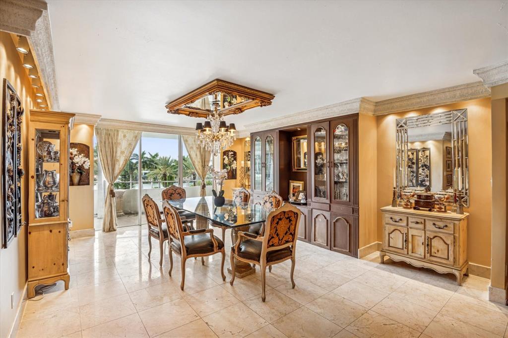 5151 Collins Avenue, Unit 520 Miami Beach, FL 33140 - Photo 5 of 14 Dining Room
