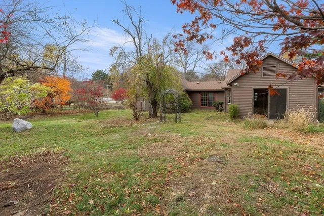 a view of a house with a yard