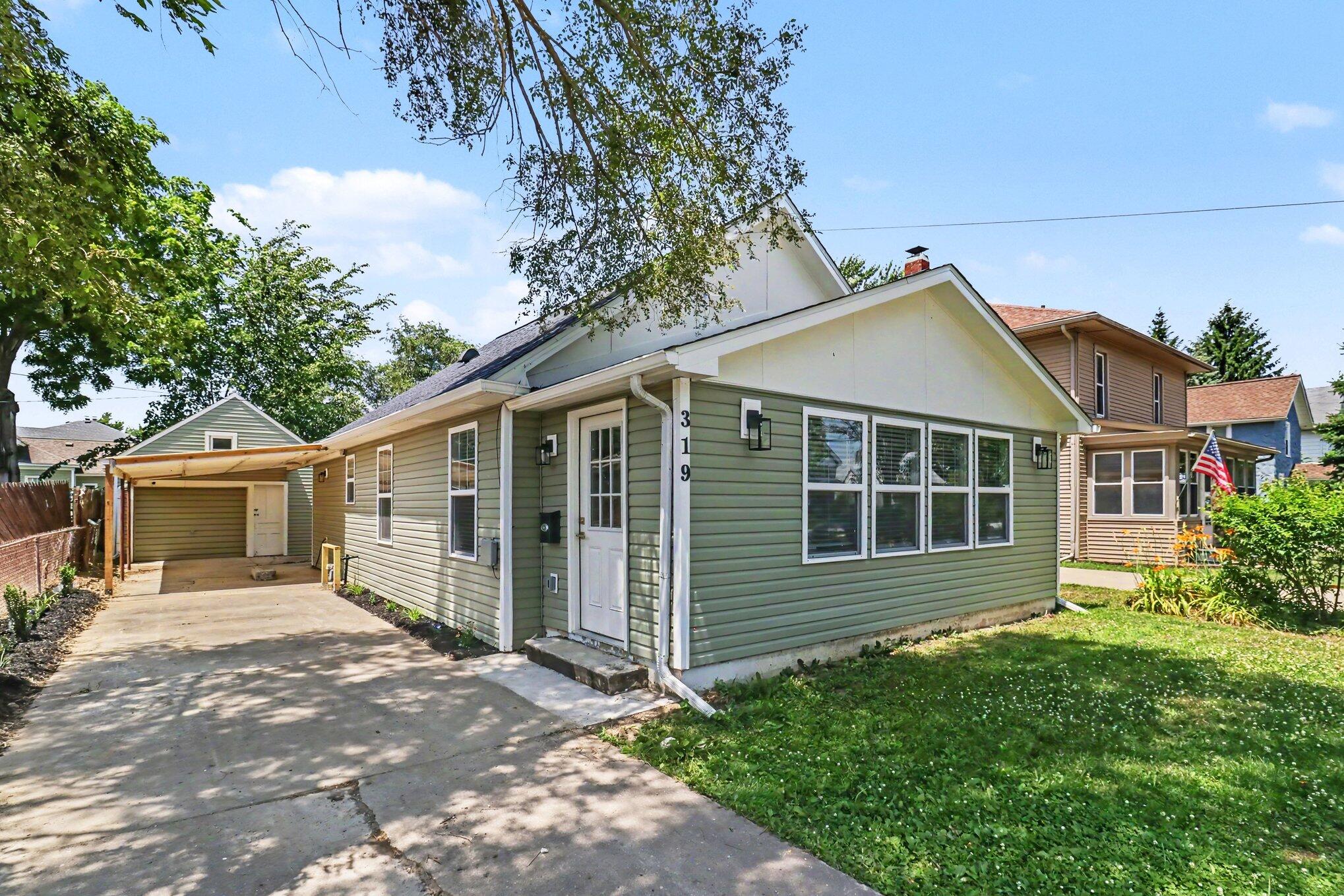 319 Dunham Street Dundee, MI 48131 - Photo 2 of 21 002_file_8466