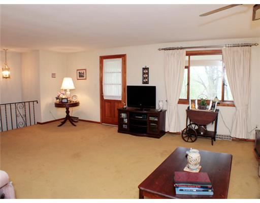 141 Buckhill Road Pittsburgh, PA 15237 - Photo 14 of 14 Living Room.