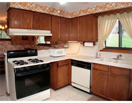 141 Buckhill Road Pittsburgh, PA 15237 - Photo 4 of 14 Kitchen.
