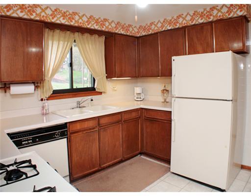 141 Buckhill Road Pittsburgh, PA 15237 - Photo 5 of 14 Kitchen.