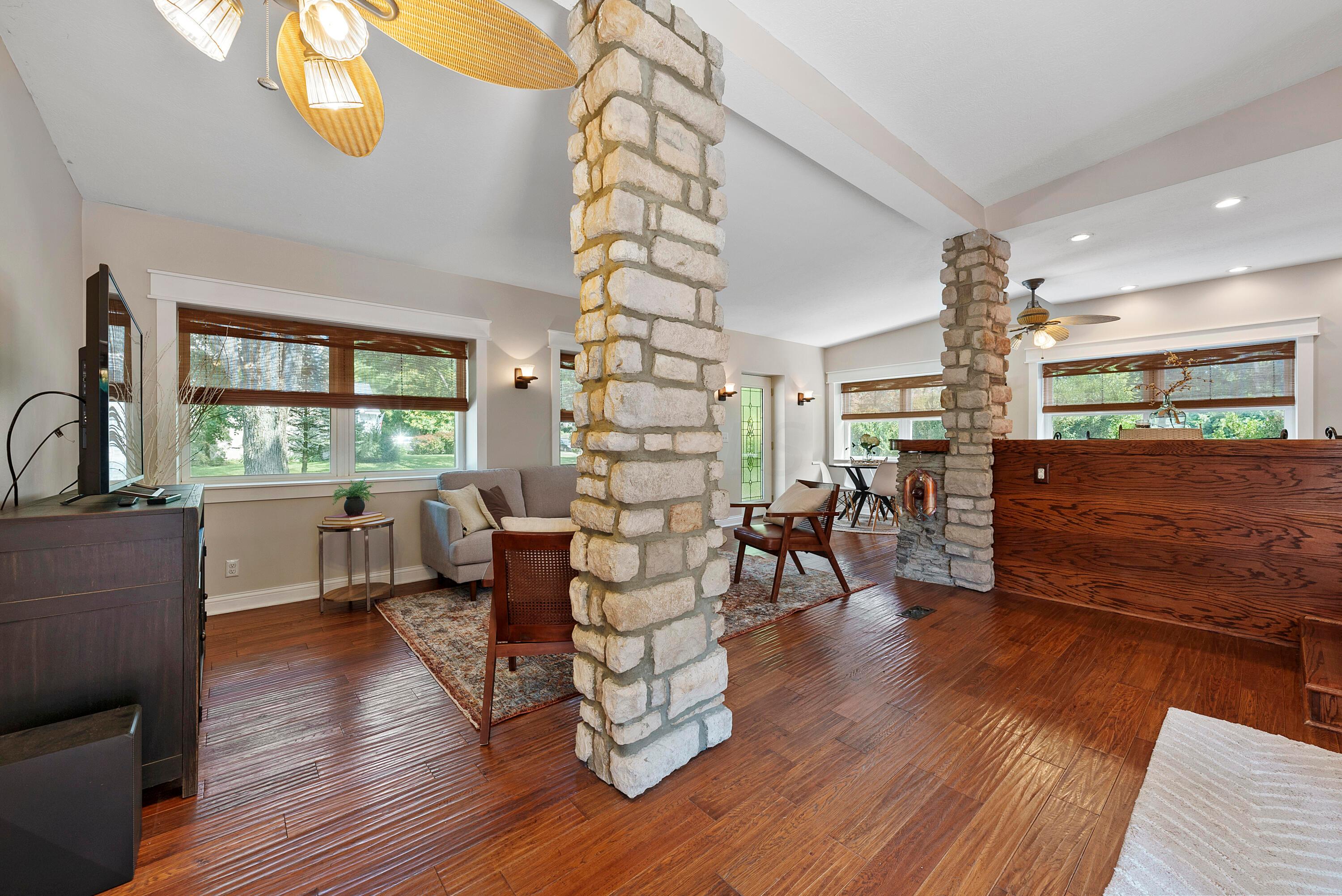 2292 Fishinger Road Columbus, OH 43220 - Photo 15 of 54 Great Room