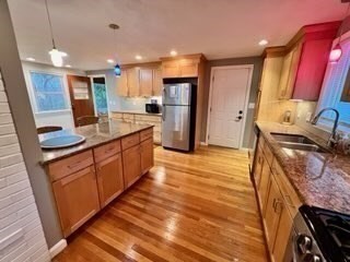 27 Sunset Drive Randolph, MA 02368 - Photo 4 of 37