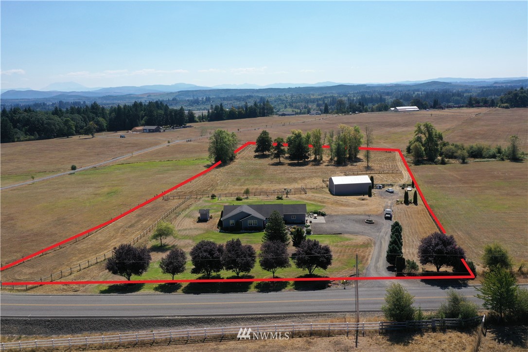 314 Spencer Road Toledo, WA 98591 - Photo 2 of 26 a view of a city with an ocean view