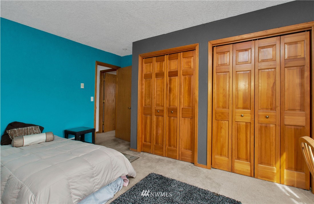 314 Spencer Road Toledo, WA 98591 - Photo 14 of 26 a bedroom with a bed and a closet