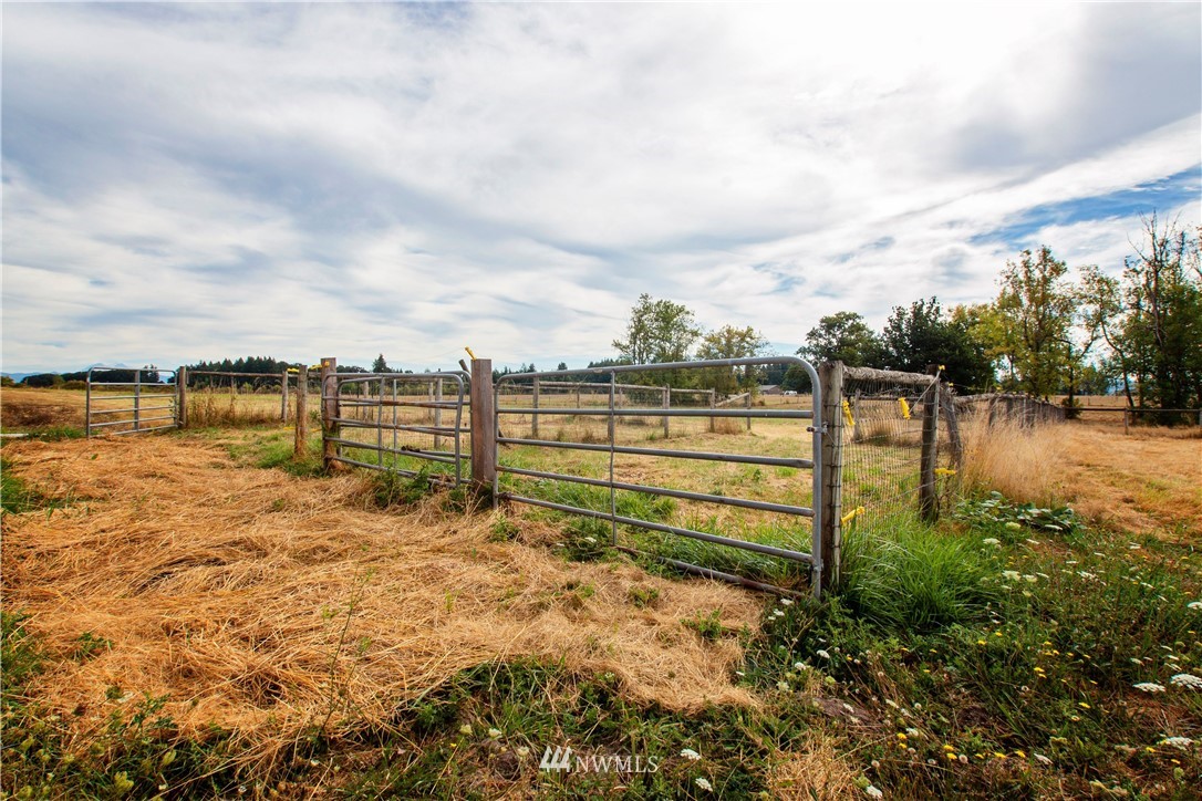 314 Spencer Road Toledo, WA 98591 - Photo 23 of 26 a view of an ocean with city
