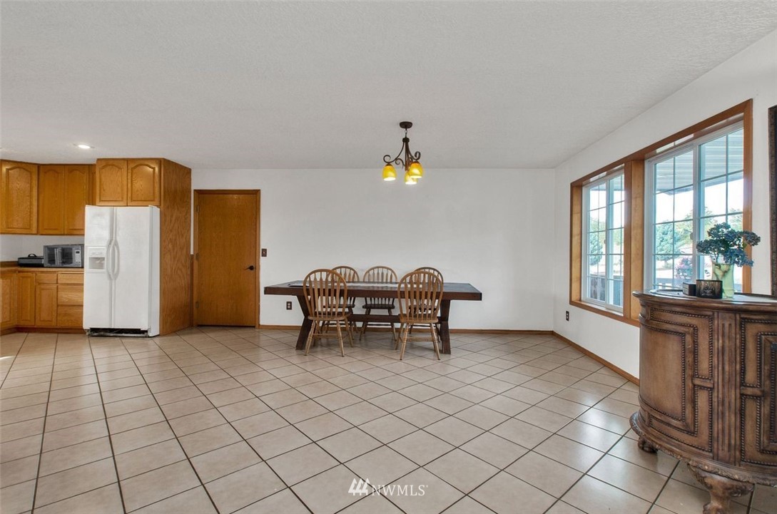 314 Spencer Road Toledo, WA 98591 - Photo 5 of 26 a view of kitchen with furniture and window