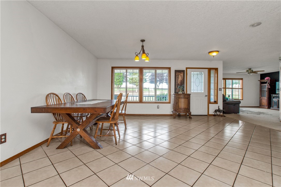 314 Spencer Road Toledo, WA 98591 - Photo 7 of 26 a view of a livingroom with furniture and window