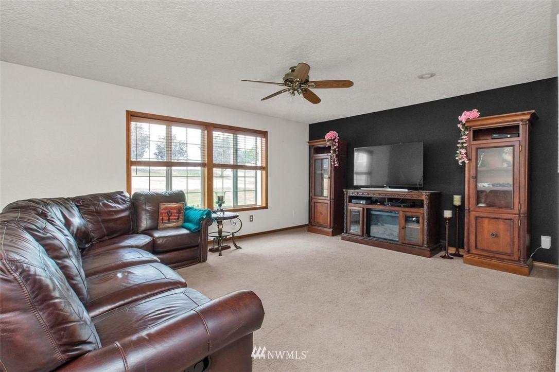 314 Spencer Road Toledo, WA 98591 - Photo 10 of 26 a living room with furniture and a flat screen tv