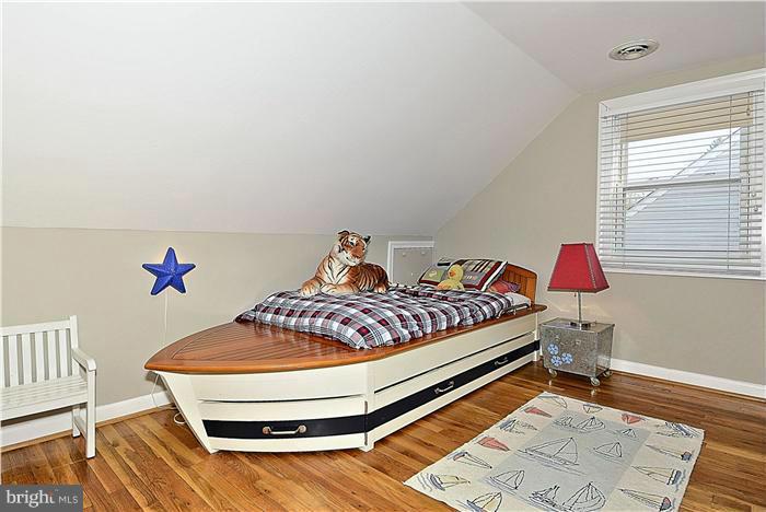 914 Robin Road Silver Spring, MD 20901 - Photo 16 of 25 Bedroom